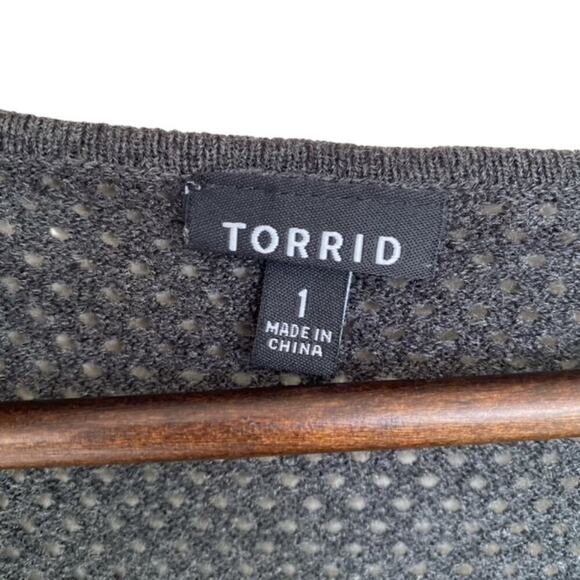 Torrid Dark Gray Short Sleeve V-Neck Sweater - Size 1 / 1X - Picture 3 of 5